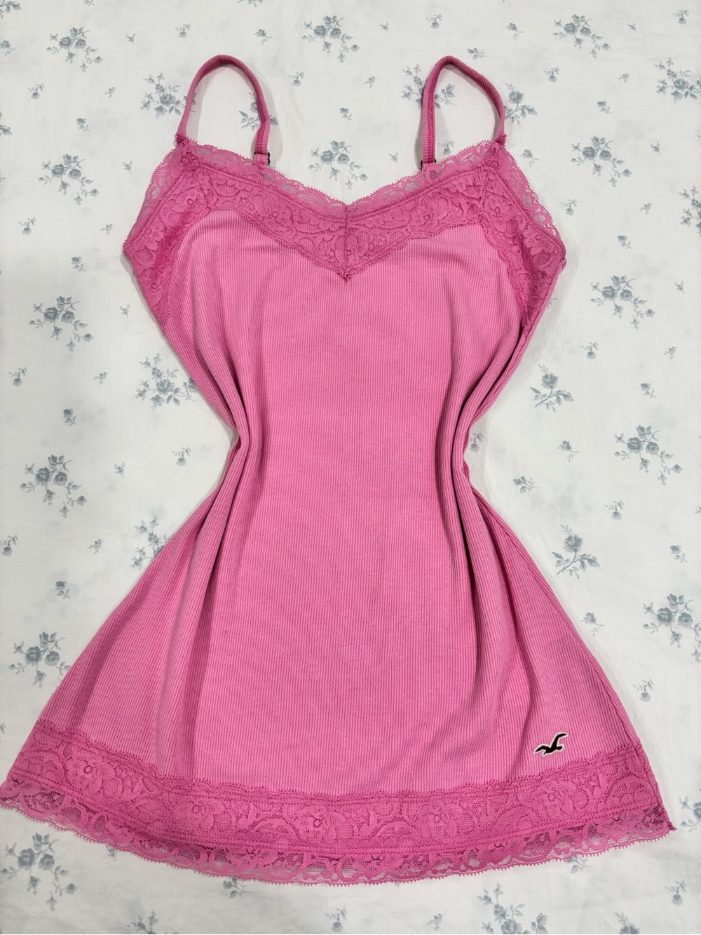 y2k-coquette style Hollister Co. Pink Lace-Trim Cami - Picture 2 of 4